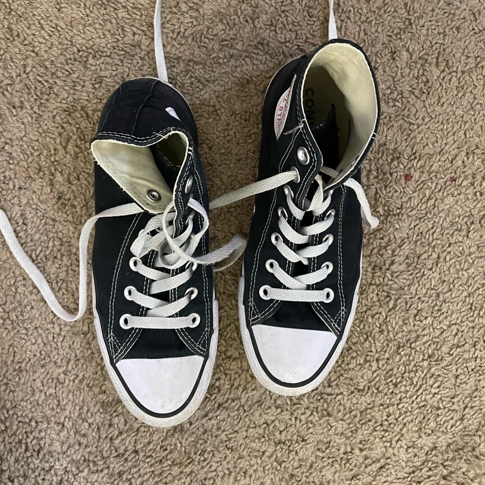 Women’s size 8 black converse